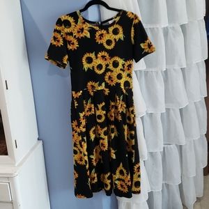 Lularoe Sunflower Amelia Dress size Medium